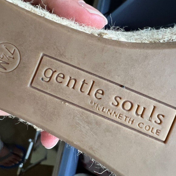 Shoes- Women Gentle Souls by Kenneth Cole Women's Shoe Colleen Black Suede Wedge - Picture 15 of 17